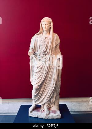 Kaiser Augustus als Pontifex Maximus - die Statue in den nationalen Römischen Museum im Palazzo Massimo alle Terme in Rom, Italien Stockfoto