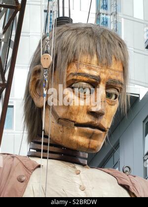 Riesige spektakuläre Royal de Luxe Liverpool - Onkel Giant portrait Stockfoto