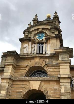 Osten Innenhof Clock Tower, Blenheim Palace, Woodstock, Oxfordshire, Großbritannien Stockfoto