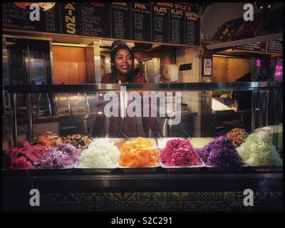 Garküche am Mojo Markt, Seapoint, Kapstadt, Südafrika. Stockfoto