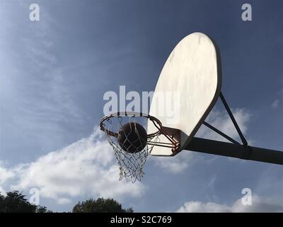 Nichts aber Net - eine perfekte Basketball Shot Stockfoto