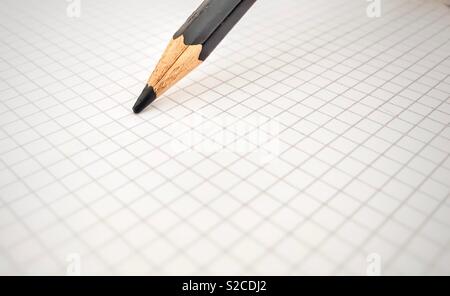 Schwarz Bleistift auf ein leeres Quadrat Blatt Stockfoto