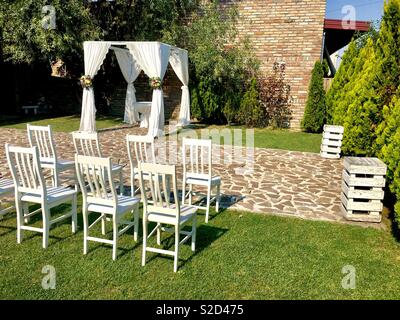 Vor der Hochzeit Party. Warten auf das Brautpaar und die Gäste. Stockfoto