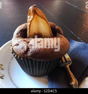 Schokolade und Birne muffin Stockfoto