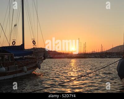 Sonnenuntergang im Hafen von Bodrum, Türkei Stockfoto