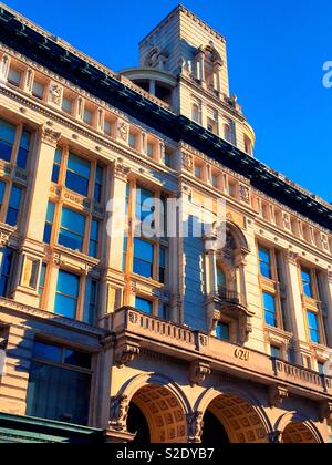 Die reich verzierte Fassade des 620 6. Avenue ist ein historisches Wahrzeichen im Ladies Mile Bereich des Flatiron District, NEW YORK CITY, USA Stockfoto