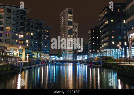 Leeds Clarence Dock bei Nacht Stockfoto