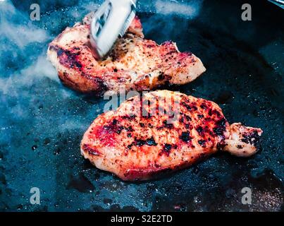 Schnitzel in der Pfanne zubereitet wurde Pan Stockfoto