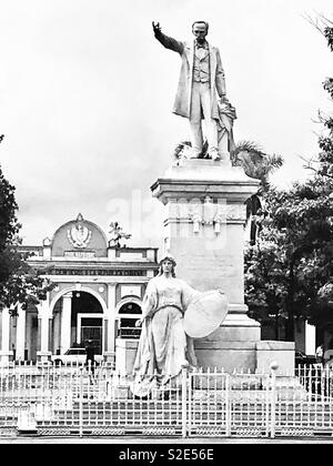 Marmorstatue von Jose Marti im historischen Zentrum von Cienfuegos Kuba Stockfoto