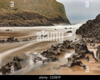 Mewslade Strand, Gower, Wales, eingehende morgen Tide, November. Stockfoto