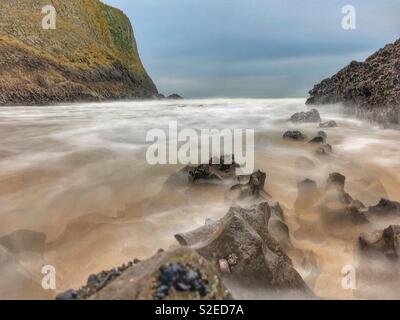 Mewslade Strand, Gower, Wales, eingehende morgen Tide, November. Stockfoto