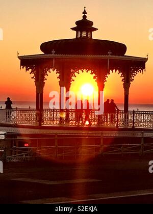 Sonnenuntergang Musikpavillon, Brighton, Strand Stockfoto