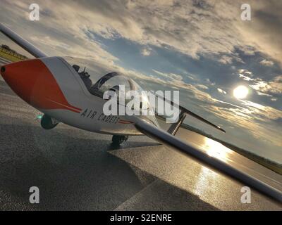 Air Cadet Viking Segelflugzeug auf der Landebahn von RAF Topcliffe Stockfoto