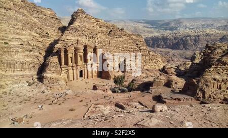 Das Kloster, Petra, Aqaba, Jordanien. Die Rose Rote Stadt geschnitzt aus dem Fels von alten Nabatäer. Stockfoto