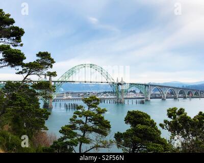 Die Yaquina Bay Bridge in Newport, Oregon, USA. Stockfoto