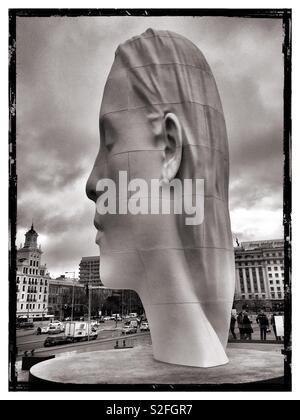 Julia nach Künstler Jaume Plensa. Plaza Colón Madrid Stockfoto