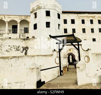 Elmina Castle wurde errichtet von den Portugiesen im Jahr 1482 als São Jorge da Mina Burg, auch einfach als Mina bekannt in Elmina, Ghana. Stockfoto