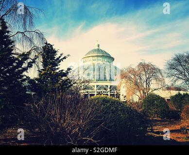 Die Enid ein Haupt Wintergarten ist ein Hauptgebäude auf dem Gelände der New York Botanical Gardens in der Bronx, New York City, USA Stockfoto