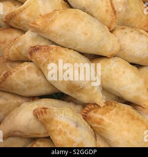 Detailansicht der frisch gebackene Empanadas, Mexikanischen Version von Pasteten Stockfoto