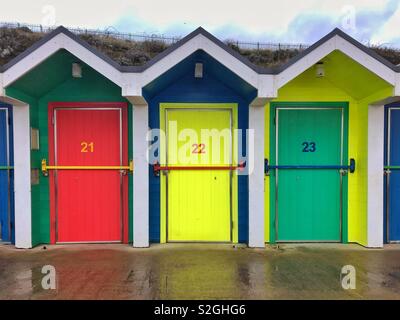 Holzhütten am Barry Island, South Wales, Januar. Stockfoto