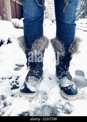 Diese Stiefel sind zum Laufen! Im Schnee Stockfoto