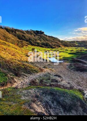 Pennard Schloss mit Blick auf pennard Pille, Three Cliffs Bay, Gower, Swansea, Wales, Februar. Stockfoto