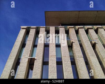 Neue Medizin Universität, Occitanie tram station, Montpellier Frankreich Stockfoto