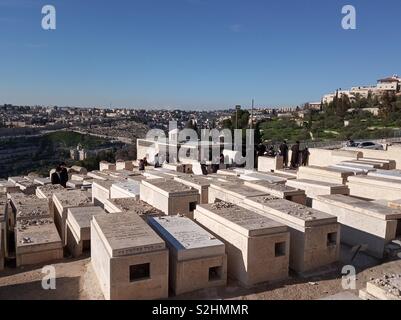 Der Jüdische Friedhof auf dem Ölberg in Jerusalem. Stockfoto