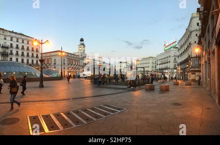 Puerta del Sol, Nachtansicht. Madrid, Spanien. Stockfoto