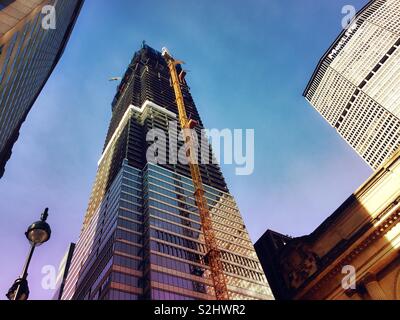 Ein Vanderbilt Wolkenkratzer im Bau an der 42nd St. in Midtown Manhattan, New York City, USA Stockfoto