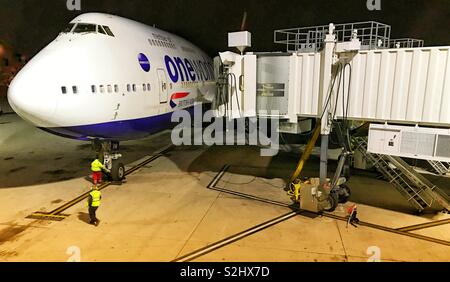 British Airways Boeing 747 "Jumbo Jet in der Nacht am Terminal Ankunft in Las Vegas Stockfoto