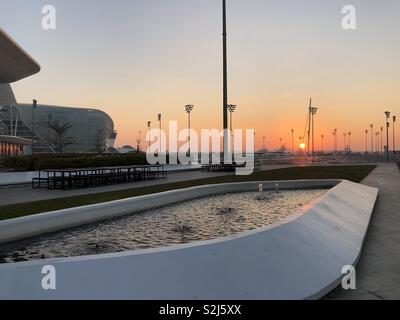 Sonnenuntergang an der Vizekönig Abu Dhabi Yas Marina View Stockfoto