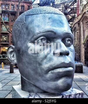 Das Aluminium Skulptur 'Numen (Verschiebung votive 3)" von Thomas J Preis, in der City von London, England, UK. Stockfoto