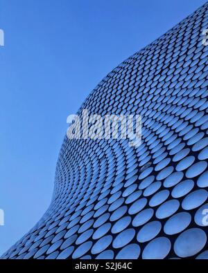 Sie suchen in der Bullring Selfridges in Birmingham, England. Stockfoto