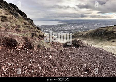 Ansicht von oben aus Arthurs Seat Edinburgh über East Lothian Stockfoto