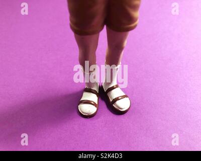 Abbildung des Menschen Socken mit Sandalen tragen. Stockfoto