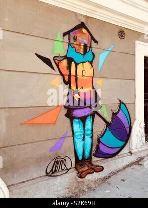 Rainbow abstraktes Wandgemälde auf der Straße in Valparaiso, Chile Stockfoto