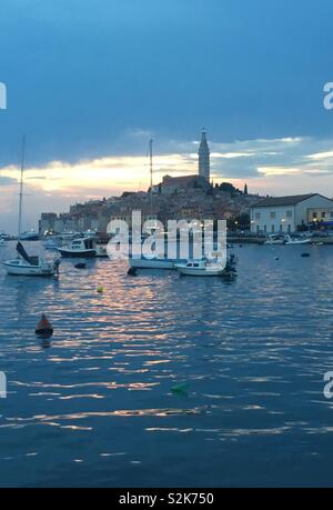 Sonnenuntergang in Rovinj, Kroatien Stockfoto