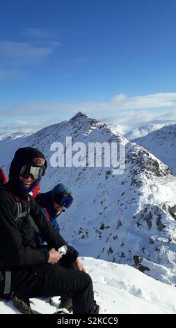 Bergsteiger vor dem Striding Edge - Helvellyn Stockfoto