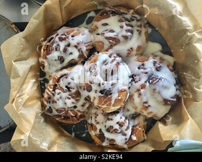 Frisch gebackenen Zimtschnecken Brötchen Stockfoto