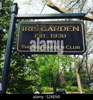 Zeichen für die Iris Garten, Ansley Park Historic District, Atlanta, Georgia, USA Stockfoto