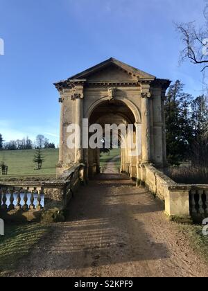 Palladianische Brücke bei Stowe Gardens, Buckinghamshire. National Trust Stockfoto