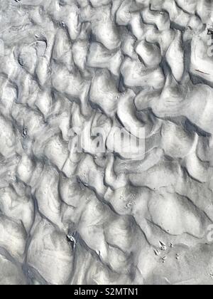 Texturen und Modelle im weißen Sand, abstrakten Stockfoto
