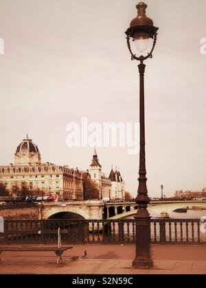 Zeitloser Blick auf Paris. Stockfoto
