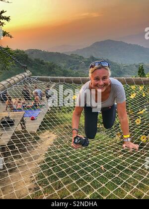 Sonnenuntergang über den Bergen der Sierra Nevada von Santa Marta, Kolumbien. Stockfoto