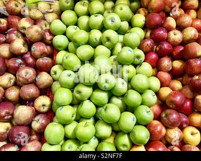 Äpfel zu verkaufen Stockfoto