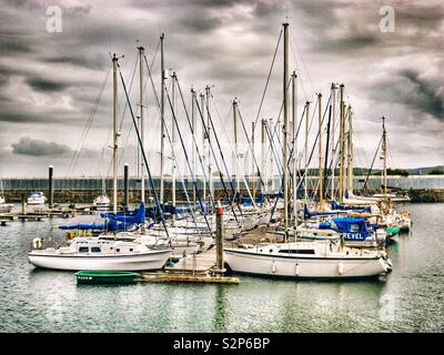 Yachten in sicherer Marina, Troon, Schottland Stockfoto