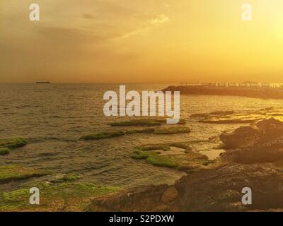 Sonnenaufgang am Mittelmeer Beirut Libanon Naher Osten Stockfoto