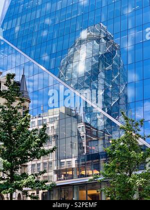 London, Großbritannien - 6. Juni 2019: The Gherkin und das Skalpell. Wolkenkratzer in der Innenstadt von London. Stockfoto