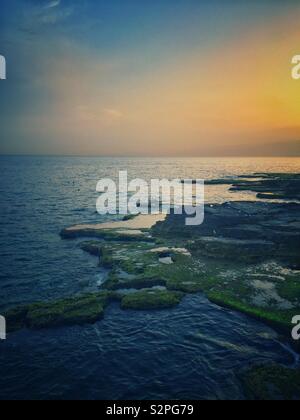 Sonnenaufgang vom Mittelmeer Beirut Libanon Naher Osten Stockfoto